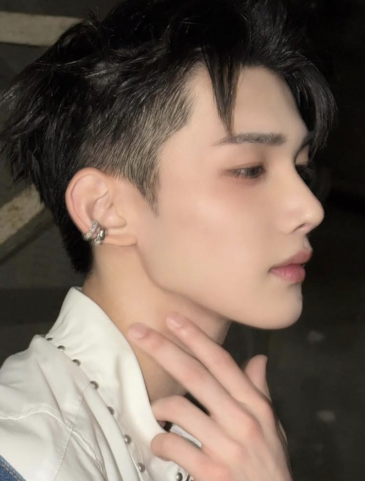 joyumnyanz's tweet photo. i think they should kiss https://t.co/OOc1B9mkIc