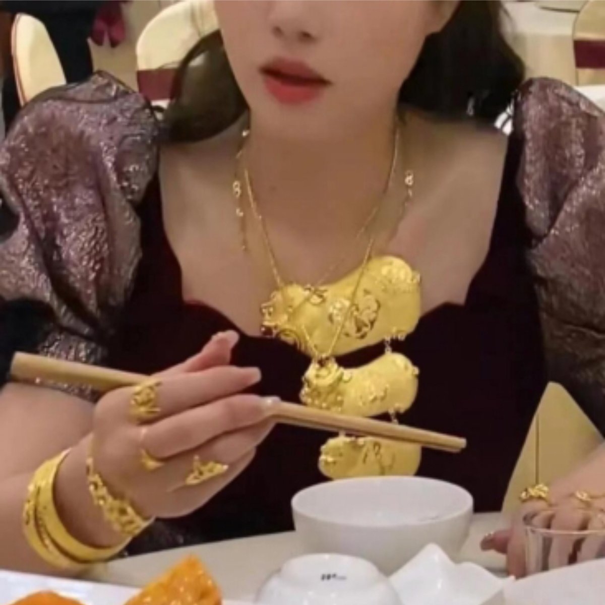 luvu_more_'s tweet photo. Just got caught stealing my partner’s fries mid-lunch—they’re now threatening to hide the good snacks forever https://t.co/nZU9frRs8D