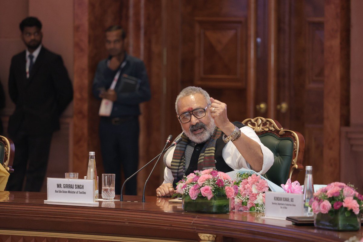 girirajsinghbjp's tweet photo. भारत टेक्स 2026 के अंतर्गत आयोजित Knowledge Session-Bihar's textile investment opportunities में बिहार सरकार की माननीय उद्योग एवं खेल मंत्री सुश्री @_ShreyasiSingh जी के साथ सहभागिता की।

इस अवसर पर बिहार के स्टॉल का अनावरण किया तथा बिहार के उद्यमियों के साथ संवाद कर उद्योग, निवेश और वित्तीय आवश्यकताओं से जुड़े विभिन्न विषयों पर सार्थक चर्चा की। बिहार के वस्त्र एवं उद्योग जगत की संभावनाओं को और आगे बढ़ाने की दिशा में ऐसे संवाद महत्वपूर्ण हैं।

#BharatTex2026 #Bihar #Textiles