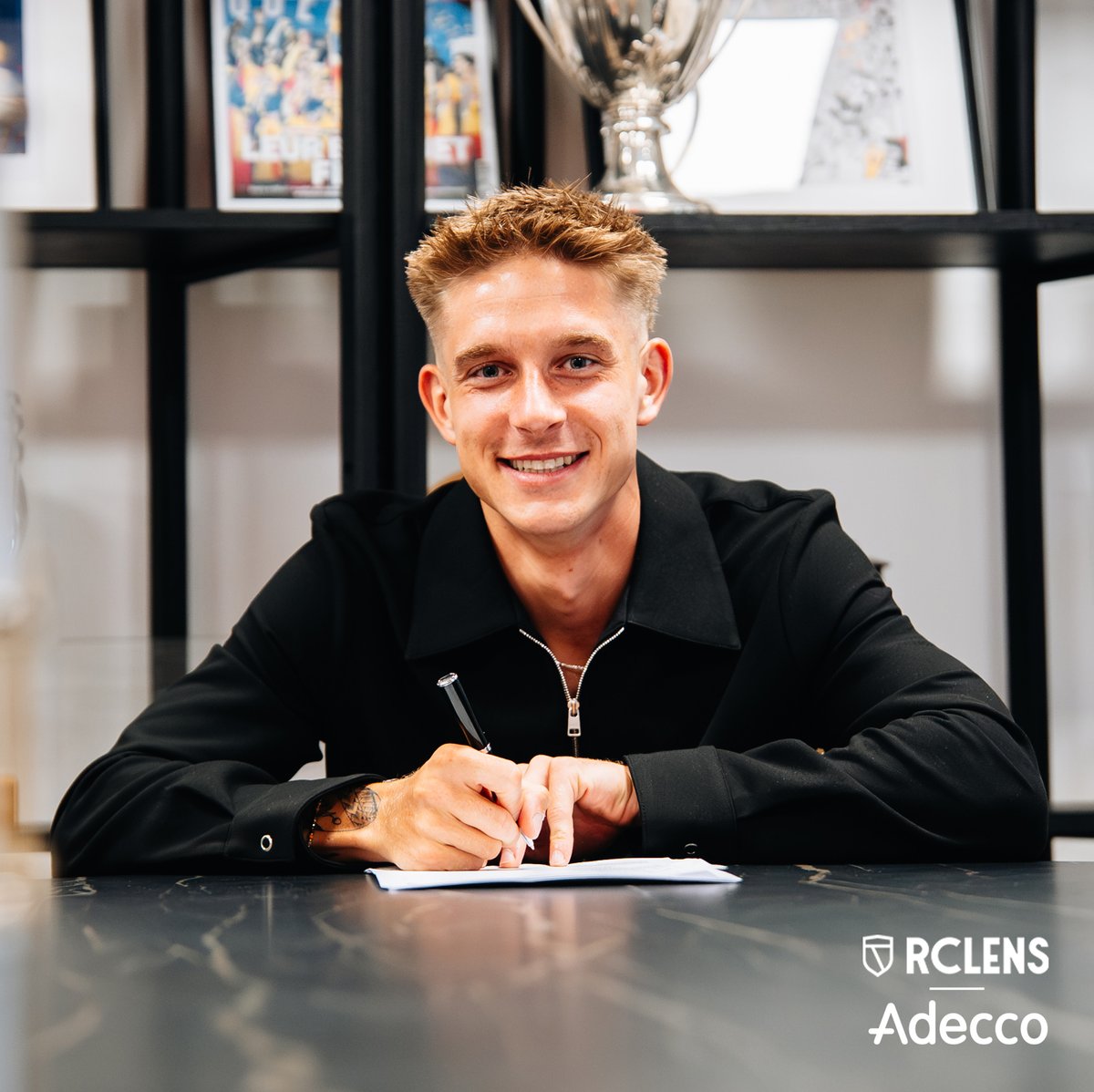 RCLens's tweet photo. Un piston prêt à charbonner ✍️

Dans la lignée de ses prédécesseurs polonais passés par le Racing, Michał Skóraś rejoint les rangs sang et or. Rompu aux joutes européennes (49 matchs) et international A (14 sélections), le joueur de 26 ans a paraphé jusqu’en 2031.

#LesLensois2
