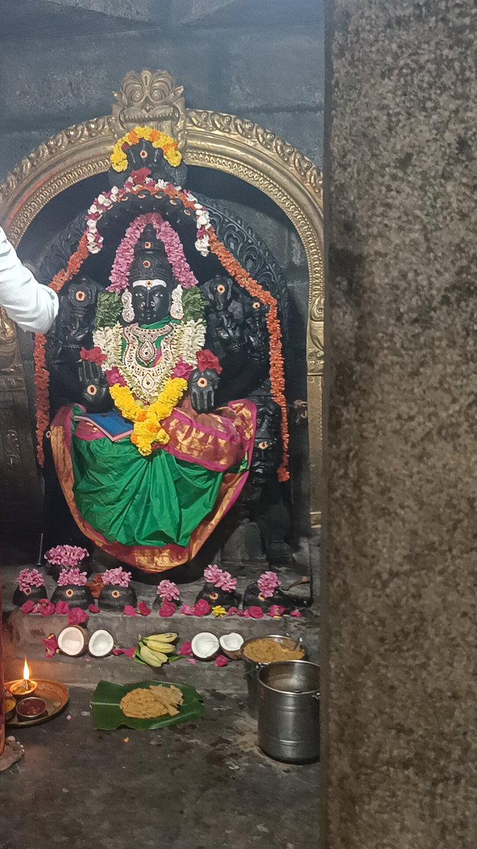 GovindanTs1's tweet photo. 👉திருப்பத்தூர் மாவட்டம் நாட்டறம்பள்ளி  
தோப்பலகுண்டா ஊராட்சி அமாவாசை ஸ்ரீ நொண்டி மாரியம்மன் தரிசனம் 

அம்மன் சன்னதி முன் கல் மண்டபம் கட்ட
உள்ளதால் இதை காணும் நண்பர்கள்  பொது நண்பர்களும் முடிந்தவரை பொருள் உதவியோ பணம் உதவியோ கொடுத்து இப்பணியை முடிக்க உதவிடபணிவோடு வேண்டுகிறோம் https://t.co/qeOvIUrpna