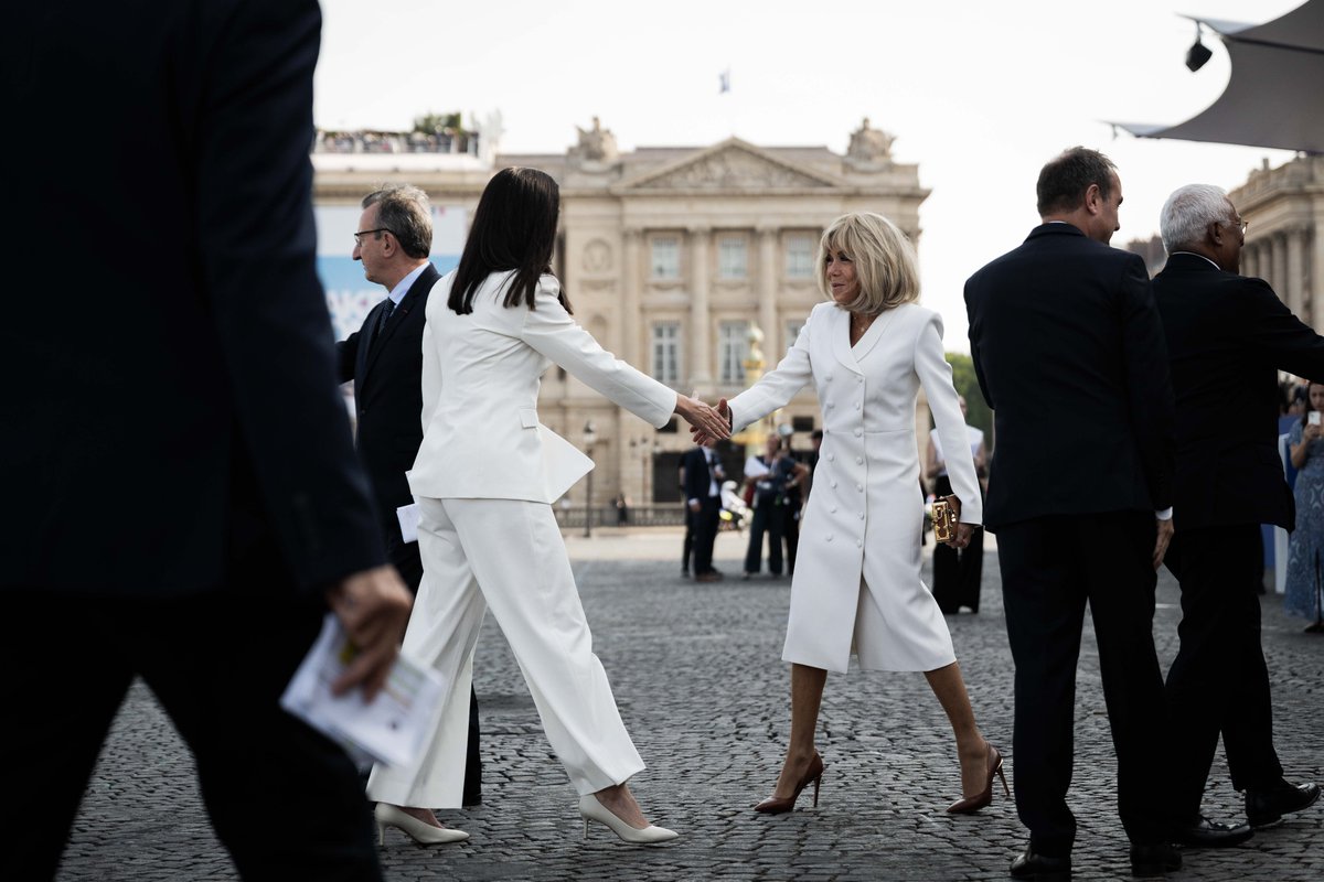_OrbanAnita's tweet photo. On France’s National Day, we send our best wishes on behalf of the Hungarian people to our French friends and partners. Thank you for the invitation!

Joyeux 14 Juillet! 🇫🇷

#bastilleday #14juillet https://t.co/CUNaPPaRqz