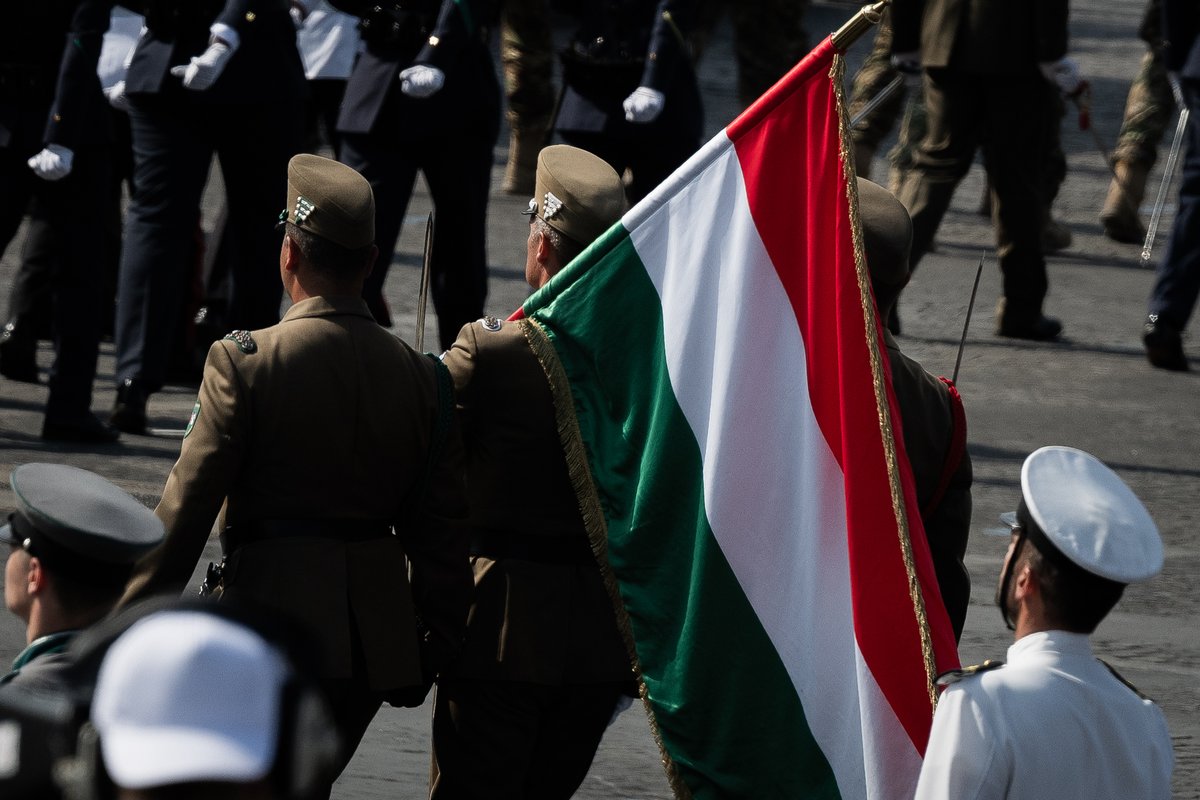 _OrbanAnita's tweet photo. On France’s National Day, we send our best wishes on behalf of the Hungarian people to our French friends and partners. Thank you for the invitation!

Joyeux 14 Juillet! 🇫🇷

#bastilleday #14juillet https://t.co/CUNaPPaRqz