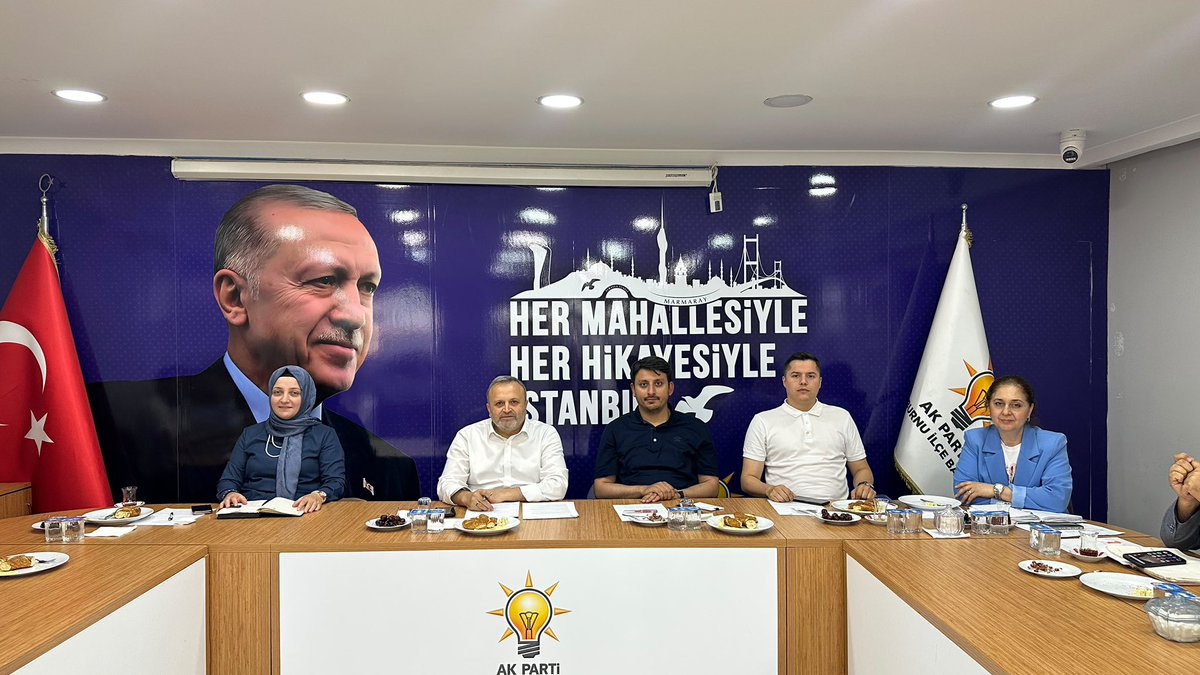 akzeytinburnu's tweet photo. İlçe Yönetim Kurulu Toplantımızda, Türkiye Yüzyılı vizyonuyla Zeytinburnu’ndaki çalışmalarımızı ve önümüzdeki döneme ilişkin hedeflerimizi değerlendirdik

İlçemize,ve milletimize hizmet siyasetine kararlılıkla çalışmaya devam ediyoruz
@abdullahozdemir @MustafaY_K @h_ibrahimbirer https://t.co/5X2PolOoU7