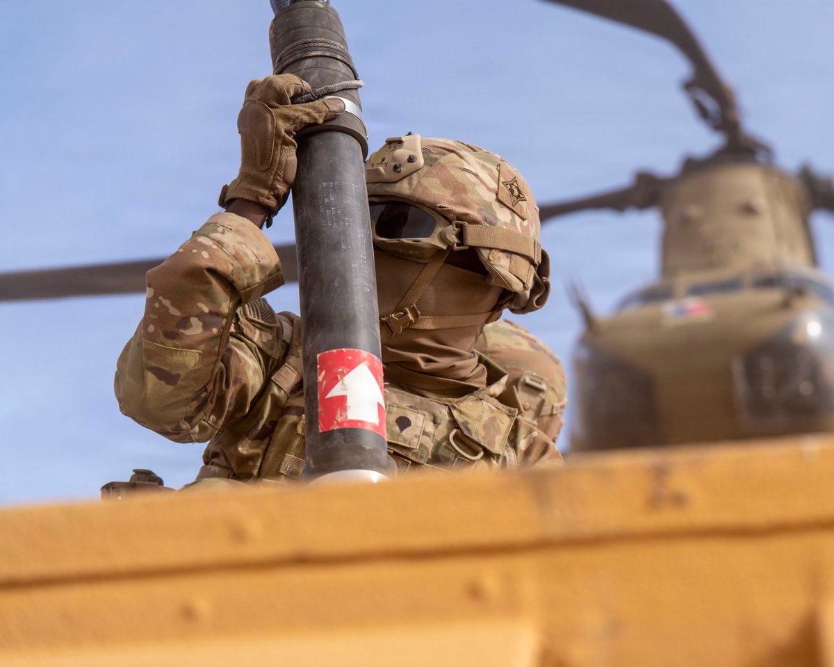 iiiarmoredcorps's tweet photo. Soldiers of Combat Aviation Brigade, 1st Armored Division, supported U.S. Border Patrol using CH-47 Chinooks to replace critical telecom equipment in the rugged terrain of Big Bend, Texas.

The mission strengthened comms across the sector while demonstrating support to JTF-SB. https://t.co/vYubOZUYdx