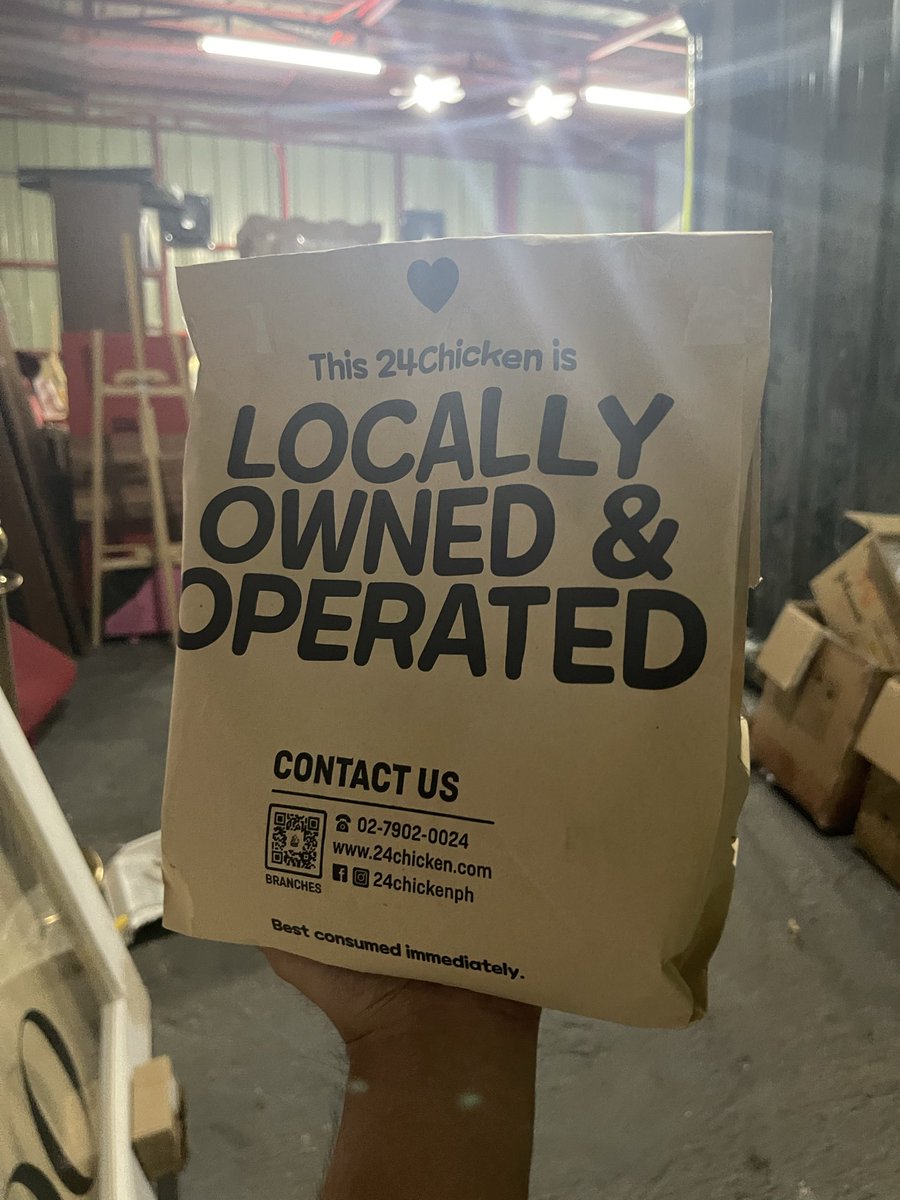 here2tweet_'s tweet photo. stuck ako sa 24 chicken kasi di ako makapagluto sa office (sa office din nakatira) https://t.co/zOVvKCwvX3
