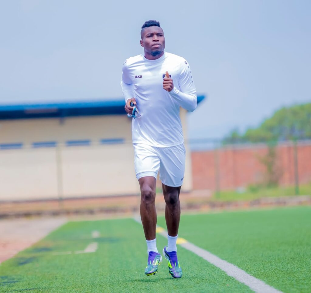 IGIHESports's tweet photo. 🚨𝐀𝐌𝐀𝐊𝐔𝐑𝐔 𝐀𝐆𝐄𝐙𝐖𝐄𝐇𝐎🚨

Rutahizamu Cheikh Djibril Ouattara yagizwe Kapiteni w'Ikipe ya APR FC.

Yungirijwe na Ronald Ssekiganda mu gihe Nshimiyimana Yunussu ari Kapiteni wa gatatu w'iyi Kipe y'Ingabo z'Igihugu. https://t.co/vWNab7hYn9