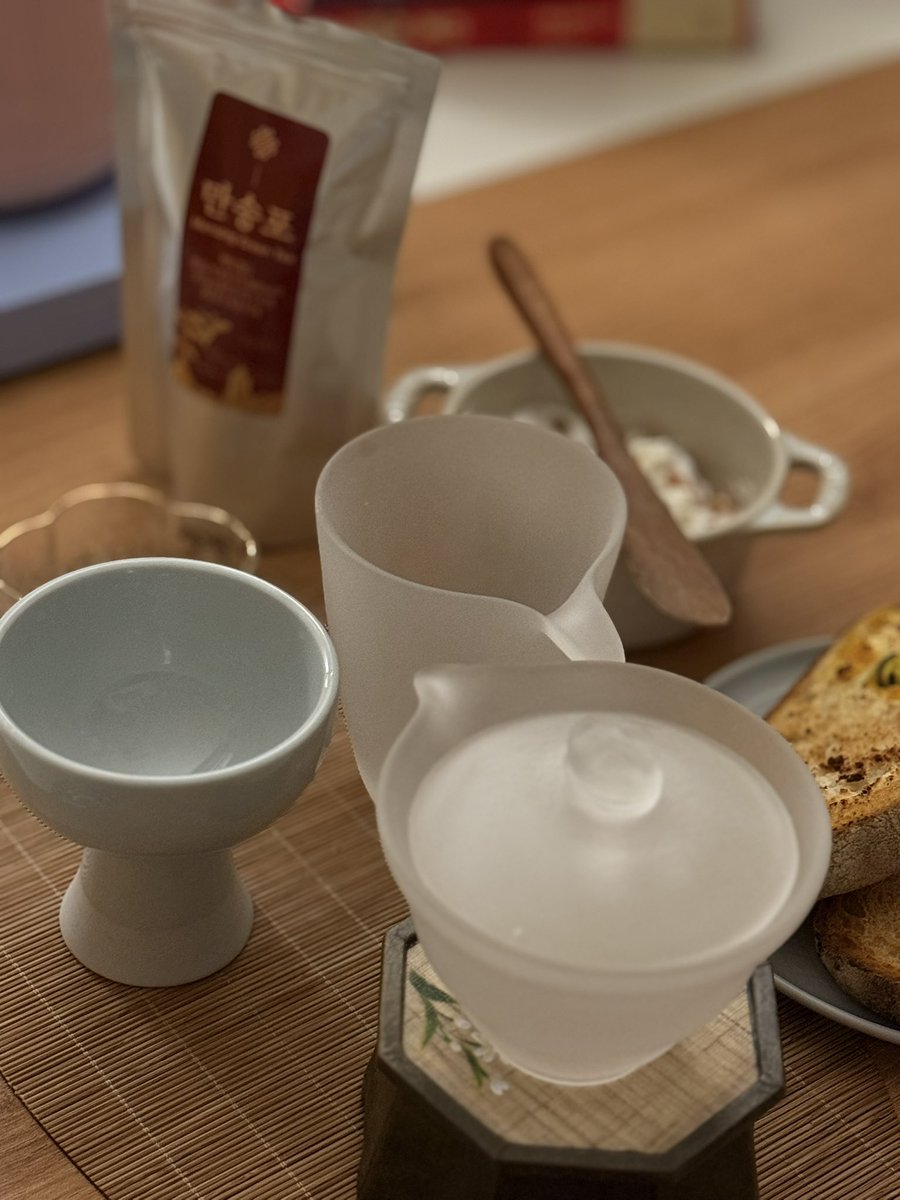 ordinary_Ran's tweet photo. 🍵 백학제다 만송포
🥯 단호박 크림 깜빠뉴

한국의 무이암차라고 해서 무이암차를 경험하지못한 자는 홀린듯 주문- 탄배 (맞으려나 모르겠는데) 향과 우릴 수록 부드러워지는 맛에 끝에 향긋하게 올라오는 내음이 잘샀다✨ https://t.co/0bxHMmXrmZ
