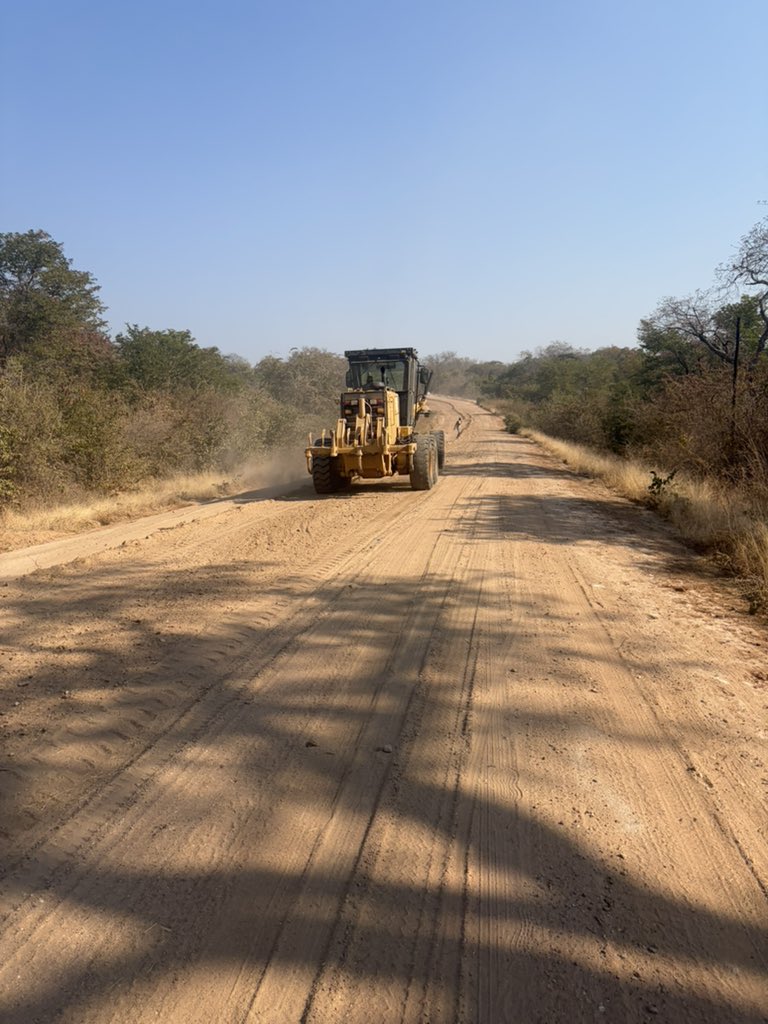 Jahguide33's tweet photo. BINGA RDC, RIDDA AND MINISTRY OF TRANSPORT BEGIN WORK ON KASAMBABEZI BORDER POST–BINGA AIRPORT ROAD

Story by Jah Guide 

A significant milestone has been achieved for Binga District as Binga Rural District Council, in partnership with RIDDA and the Ministry of Transport and Infrastructural Development, has commenced works on the Kasambabezi Border Post–Binga Airport Road.

This important road project is set to improve connectivity between the newly established Kasambabezi Border Post and Binga Airport, enhancing the movement of people, goods and services while unlocking new opportunities for trade, tourism and investment in the district.

The road development demonstrates Government’s continued commitment, working together with local authorities and development partners, to modernise infrastructure and accelerate socio-economic transformation in line with Vision 2030. Improved road infrastructure will also benefit local communities by providing easier access to markets, essential services and business opportunities.

Binga Rural District Council remains committed to partnering with Government and stakeholders to deliver quality infrastructure that promotes inclusive development and improves the livelihoods of the people of Binga.

Together, we are building a stronger, more connected and prosperous Binga.

#BingaRDC 
#KasambabeziBorderPost #InfrastructureDevelopment #RoadRehabilitation 
#Vision2030 #LeavingNoOneAndNoPlaceBehind