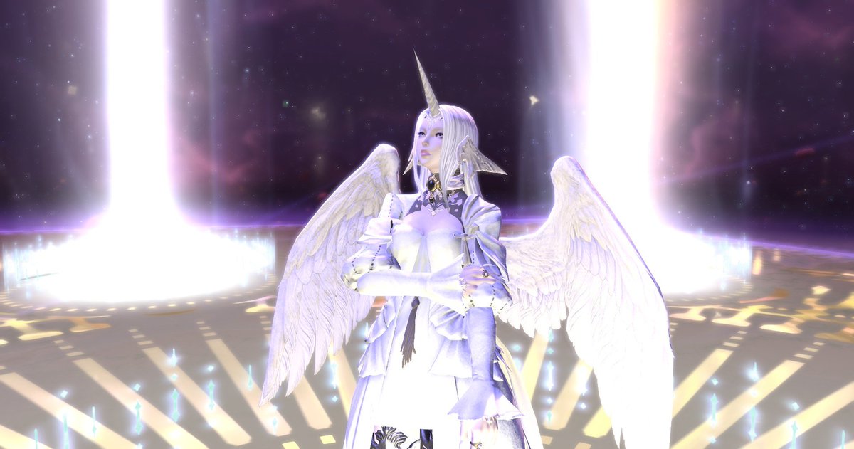 ValetaEdelweiss's tweet photo. Everytime I'm by the shiny pillars I must gpose, that's the rules!! https://t.co/XMGrs8Hx5r