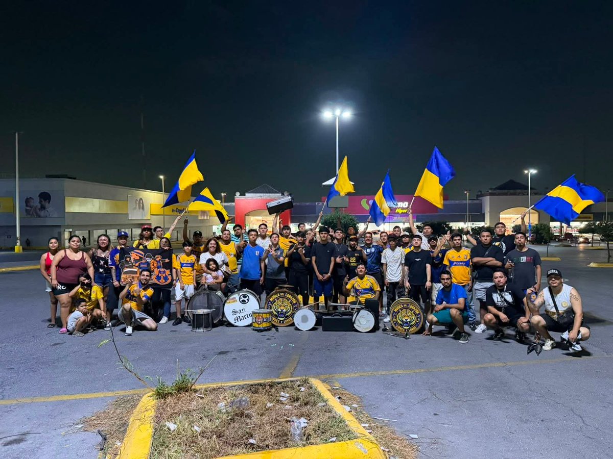AlexJimbo13's tweet photo. ESTA BANDA ESTA DESCONTROLADA 🙏🇨🇵🇲🇽🥁🎺👋 https://t.co/FNzJIS1VID