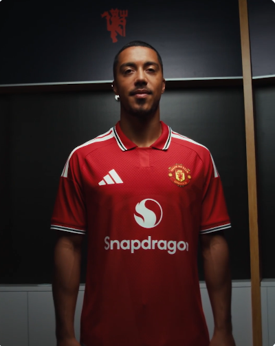 MUnitedFR's tweet photo. « Dans le football, tout repose sur la prise de décision. Certaines prennent du temps, d’autres que quelques secondes. Mais quand Manchester United t'appelle… tu n’hésites pas une seconde. » https://t.co/QBQDQbNzzz