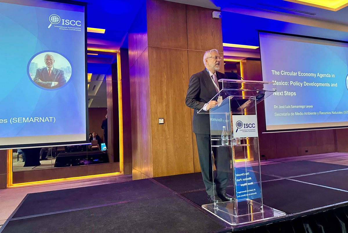 UEenMexico's tweet photo. En la ISCC Regional Stakeholder Conference Latin America, compartimos la visión de la UE sobre los marcos de sostenibilidad que están transformando las cadenas de valor globales.

Reafirmamos nuestro compromiso con cadenas de valor más sostenibles, resilientes y competitivas.🇲🇽🇪🇺 https://t.co/TbVMwP7SAO