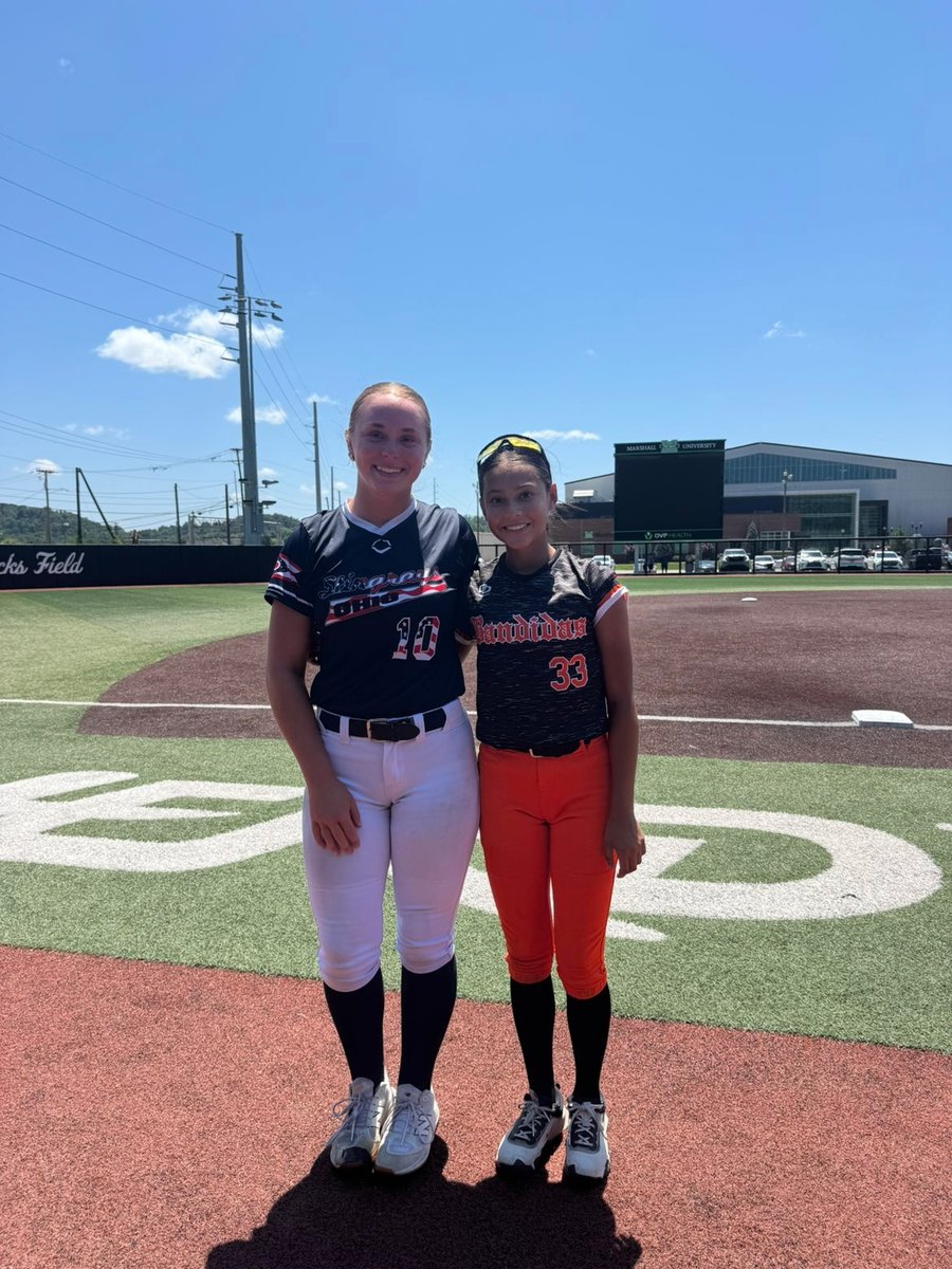 KShipley2028's tweet photo. Nothing better than getting better! Had an amazing time at the @HerdSB camp today. Love the energy🔥 of the COACHES & getting to compete alongside great friends @lilyestrada2029, @TCahill2028 & @ParkerDart8 !🥎💚🤘#WeAreMarshall #GoHerd #HerdNation
@HerdSB @mzerkleee @AlyHarrell @DrewCalloway6