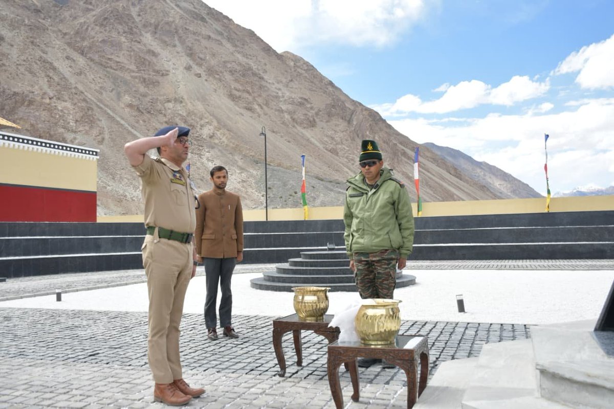dcchangthang's tweet photo. DC Changthang Shri Nitish Rajora, IAS, and SSP Changthang Shri Zaheer Abbas Jafri, JKPS, visited the Galwan War Memorial and reviewed tourist facilities, including the operationalisation of the Police Post, Medical Post, and other essential amenities. https://t.co/TuLw32FT4N