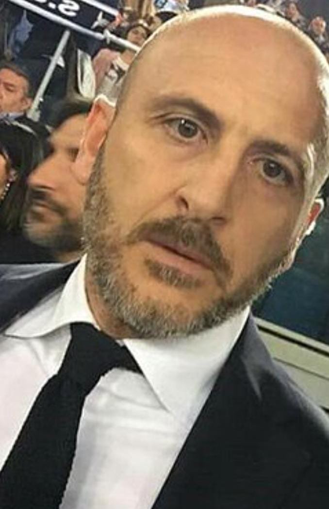 PietroG28's tweet photo. questo è come mi sono sentito oggi dopo aver condotto una lunga ed estenuante trattativa su Vinted (ho pagato 18 un libro che costava 20) https://t.co/qD40TBlMXm