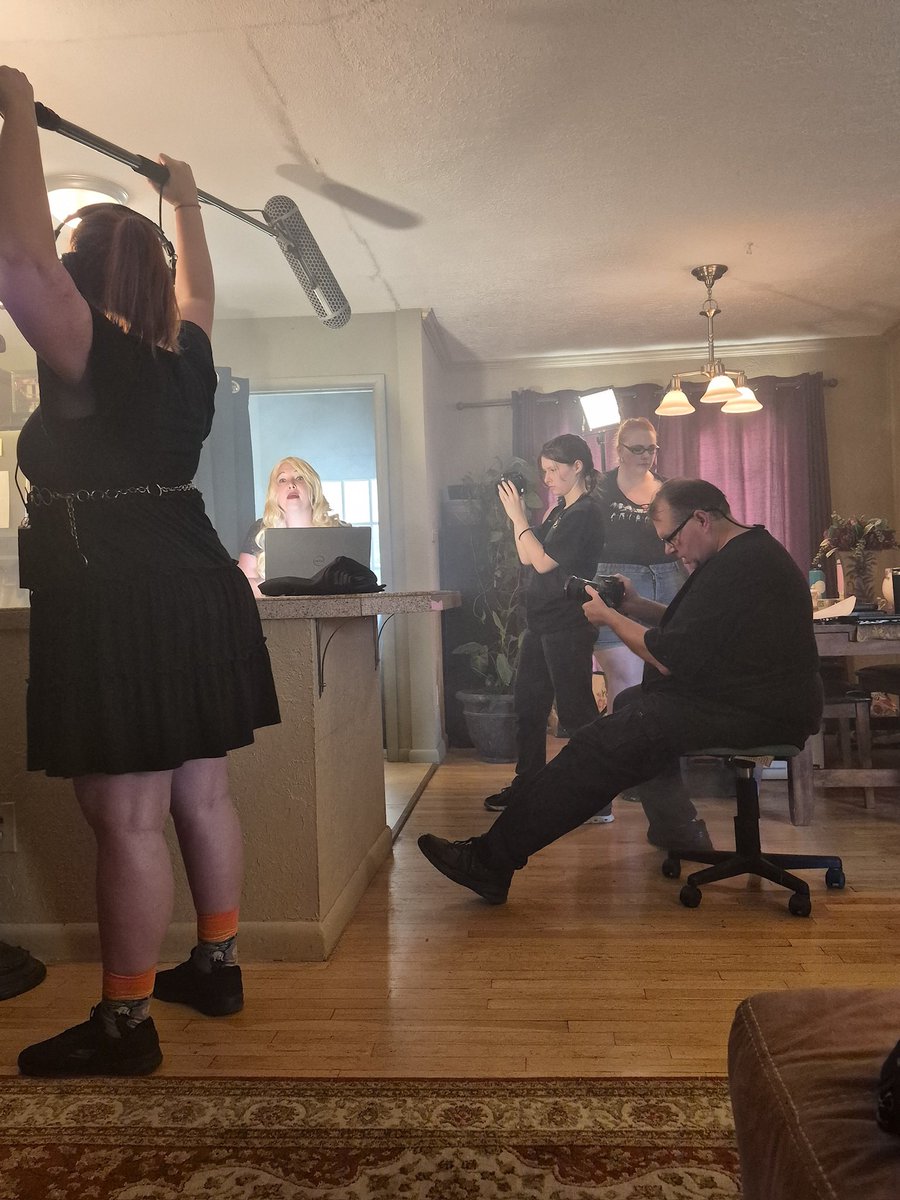 DakotaRaeMcK's tweet photo. A lil teaser of BTS photos from set on my movie project. 🥹🥹💕💕📝🎞️🎥🎬✨🪶🌙
Film Class: Todd E. Braley
#FilmMakingClass #ScreenWriting #Director #LightsCameraAction #OriginalWork https://t.co/ENxtvXBMpJ