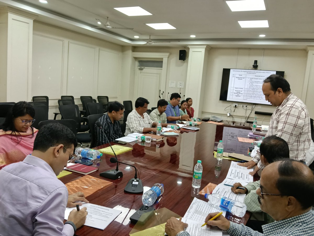 DMBaleshwar's tweet photo. District level project appraisal-cum- convergence meeting for Approval of VDP under PMAGY has been conducted under chairmanship of @dbalasore at the Collectorate, Baleshwar.
Projects in form of draft VDP were duly passed in VLCC  from  22 Nos of Villages  of  6 Blocks. https://t.co/JBfCKtWYDW