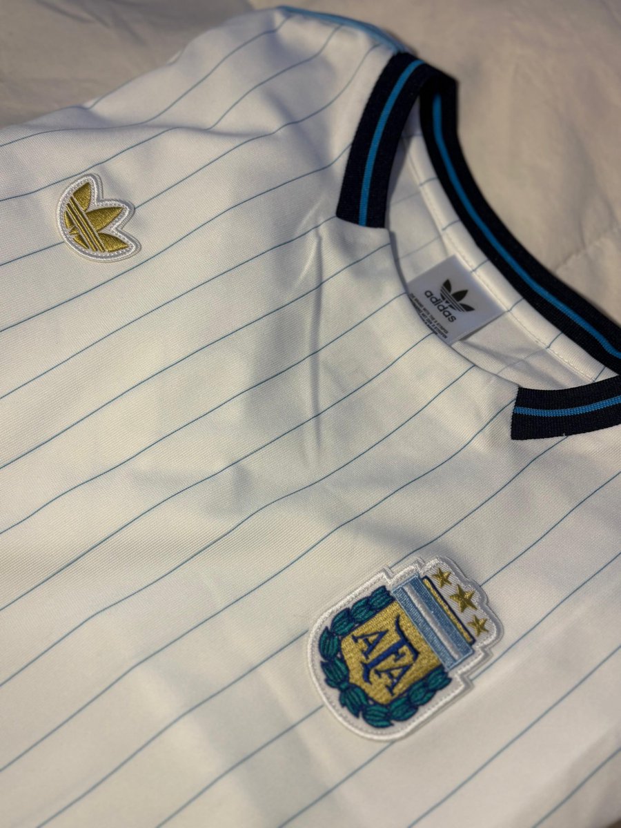 anti_boti's tweet photo. A las #Botis les siguen llegando las camisetas para alentar mañana a la selección. Y los amigos de @kitsdo777 mandaron la de Julián y la otra remera que si metes salida de noche, levantas a full. Ya termina el mundial pero podes seguir comprando las que más te gustaron de toda la copa
Si queres ver más camisetas del mundial y del mundo entrá acá https://t.co/gVkU4aqohH
📱+86 180 3870 0151
