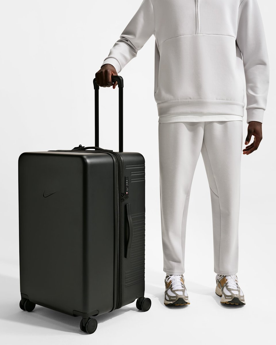 JustFreshKicks's tweet photo. NEW Nike Hardshell Luggages

https://t.co/KY74bDcuh5 https://t.co/qzmwyI6Dxh