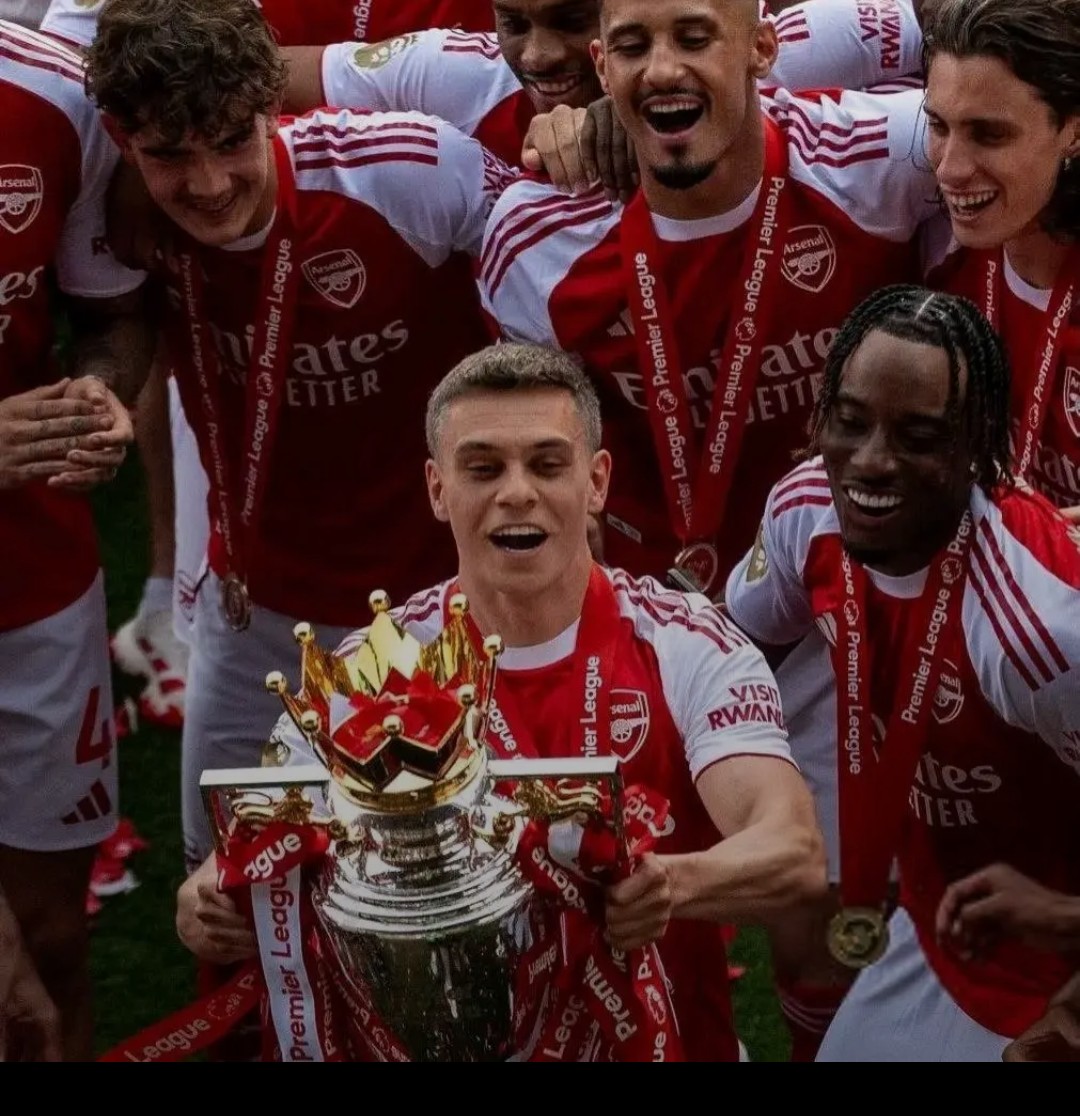 EmasonFeza's tweet photo. I have revisited Arsenal's celebrations after being awarded the trophy, I noticed Leo Trossard wasn't too happy as his fellow teammates and in this maybe he also had doubts about his future at Arsenal despite winning. For sure we will miss you Leo as the fans we would wish to see https://t.co/VaHfTR6MjK
