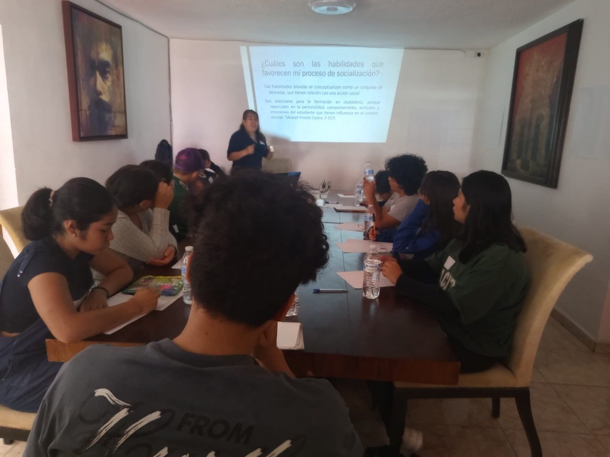 Dolores_PL's tweet photo. 🌹¡Gracias a todas y todos los jóvenes que participaron en nuestro Taller de Manejo de Emociones y Aptitudes Vocacionales!

Me llena de esperanza ver a tantas juventudes comprometidas con su crecimiento personal, fortaleciendo sus emociones, descubriendo sus talentos y construyendo con confianza su proyecto de vida. 🌱✨

Seguiremos impulsando espacios gratuitos que les brinden herramientas para desarrollarse, creer en sí mismos y alcanzar sus sueños. 🙌💫

¡Gracias también a las madres, padres y tutores por acompañar este esfuerzo! Juntas y juntos seguimos construyendo oportunidades para nuestras juventudes. ❤️

#DoloresDiputada #Distrito4 #Iztapalapa #Juventudes #ManejoDeEmociones