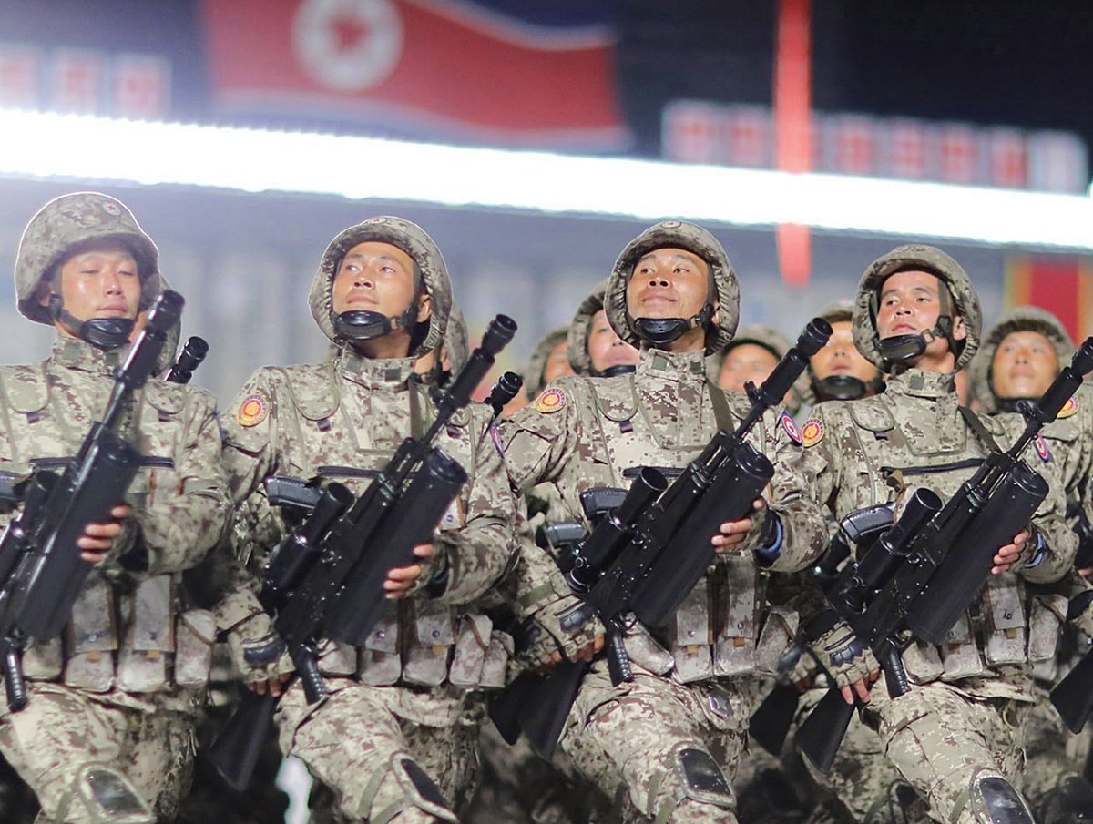 AnatolyVlasov87's tweet photo. Военнослужащие Корейской Народной Армии помогавшие нашим военным освобождать Курскую область на параде в Пхеньяне - столица КНДР. Настоящие Мужчины! 🇷🇺🇰🇵 https://t.co/WWXQurs7Sw