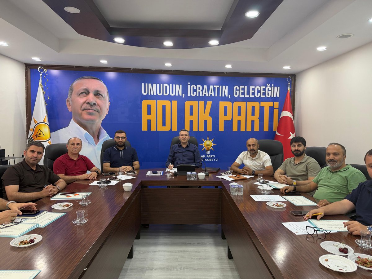 aksultanbeylim's tweet photo. İlçe Başkanımız Sn. Ayhan Üşdi başkanlığında haftalık olağan İlçe Yönetim Kurulu toplantımız gerçekleştirildi. https://t.co/N4s9MYMDDb
