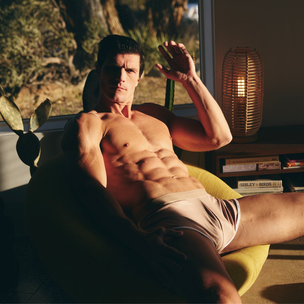 gregghomme's tweet photo. The essential you’ll reach for every day.
STRATA Shorts combine a timeless silhouette with lightweight comfort for a look that feels effortless from morning to night.

Un incontournable que vous porterez au quotidien.
Le short STRATA allie une coupe intemporelle à un confort léger, pour un look naturel du matin au soir.