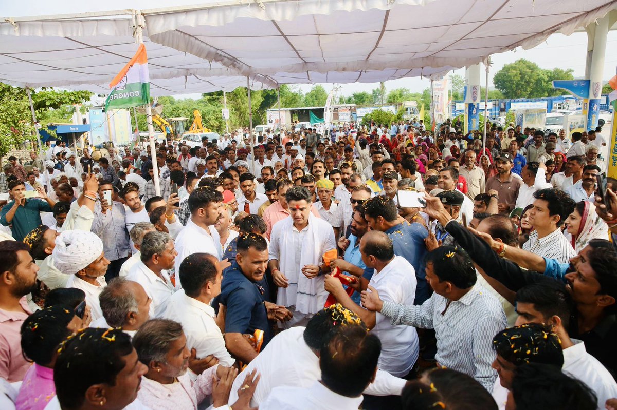 SachinPilot's tweet photo. वल्लभनगर विधानसभा में स्थानीय जनप्रतिनिधियों, पार्टी पदाधिकारियों और कार्यकर्ताओं से स्थानीय मुद्दों पर विचार-विमर्श किया तथा कांग्रेस की जनहितकारी नीतियों एवं विचारधारा को प्रत्येक घर तक पहुँचाने का संकल्प दोहराया।

@RaghuveerMeena_ @PreetiGSS https://t.co/5eGLbX3Sr3