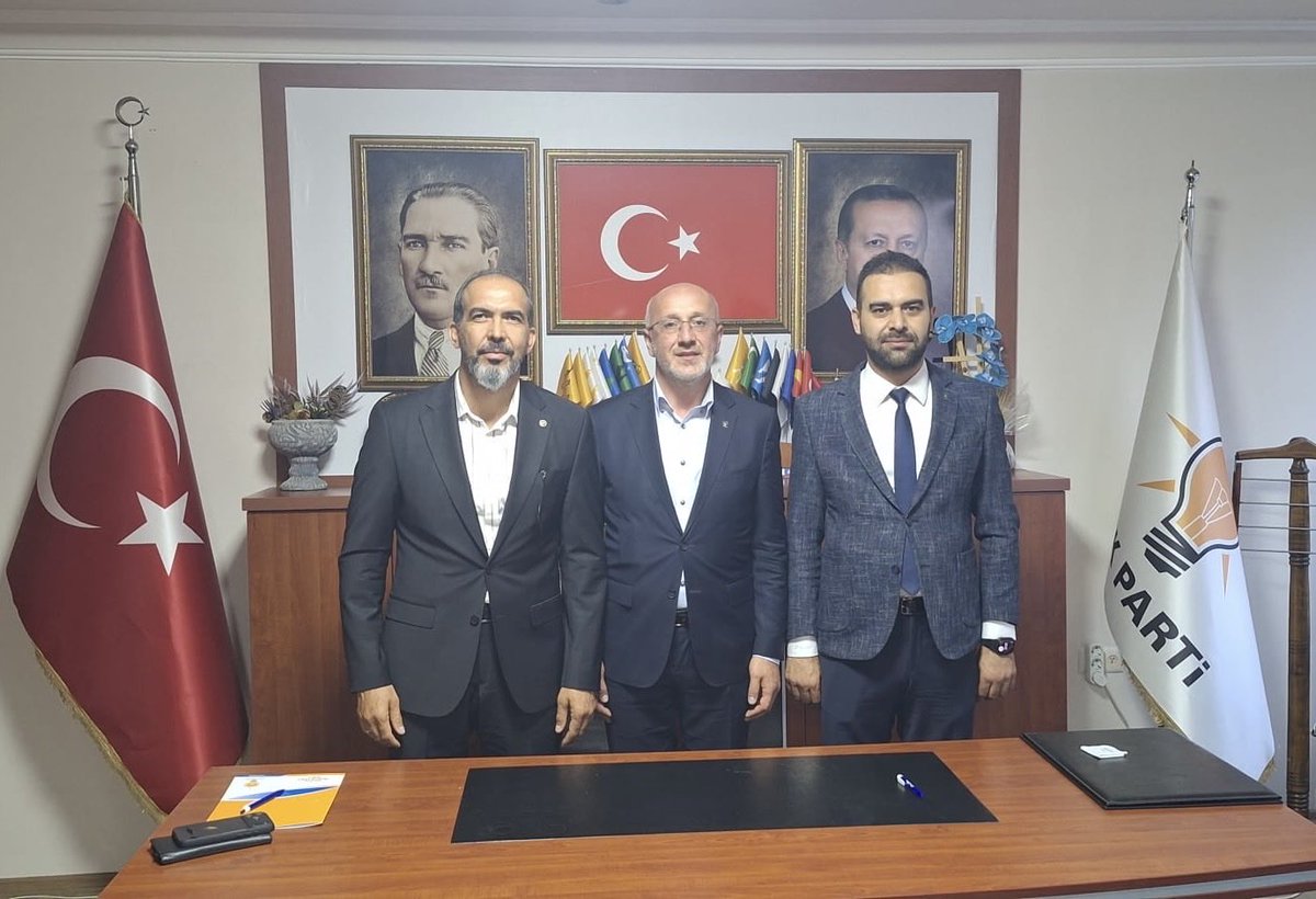 MurselCavdar's tweet photo. AK Parti Karaman İl Başkanlığımızda yürüttüğümüz il başkanlığı temayül süreci kapsamında teşkilatımızla bir araya geldik.

AK Parti Teşkilat Başkan Yardımcımız Sayın Ahmet Özdemir ile birlikte gün boyunca il başkan aday adaylarımızla mülakatlarımızı gerçekleştirirken; Önceki Dönem İl Başkanımız Sayın Murat Öztürk, mevcut ve önceki dönem teşkilat mensuplarımızla bir araya gelerek il başkanlığı sürecine ilişkin kapsamlı istişarelerde bulunduk. Teşkilatımızın güçlü katılımıyla temayül yoklamamızı tamamlayarak, Karaman’ımız için en doğru değerlendirmeleri ortak akıl ve istişare anlayışıyla ele aldık.

Birlik ve beraberlik içerisinde yürüttüğümüz bu istişarelerin Karaman’ımıza ve teşkilatımıza hayırlı olmasını diliyor, milletimize hizmet yolunda aynı inanç ve kararlılıkla çalışmaya devam ediyoruz.