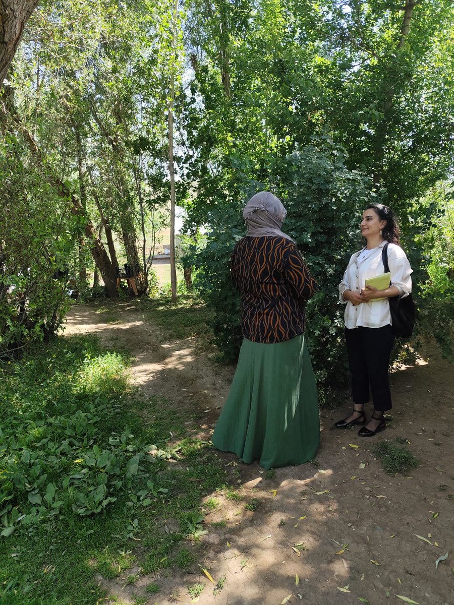 fatmaHocaoglu25's tweet photo. 📍HINIS 
Hane, hane sokak,sokak gezerek vatandaşlarımızla bir araya gelmeye devam ediyoruz. Gönülden Gönüle 🌸 https://t.co/V802WHcot5