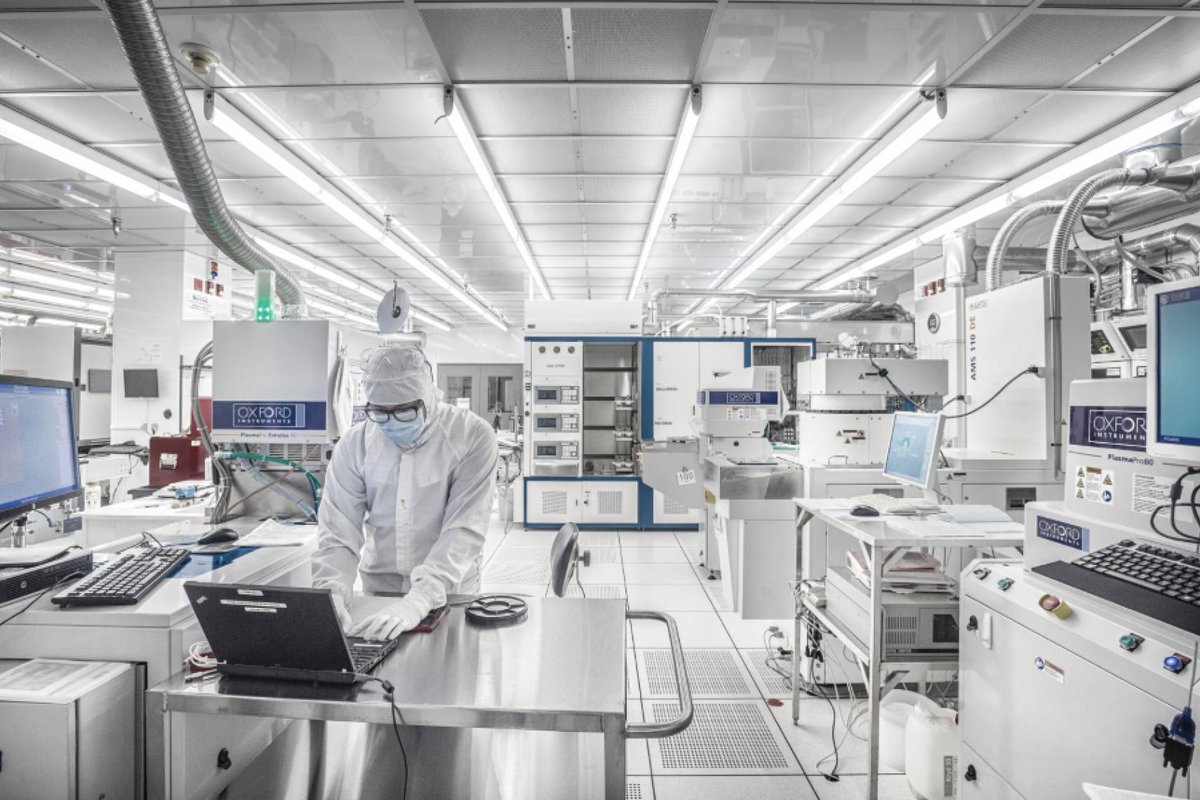 InnovationCA's tweet photo. Countries are betting big on #quantum. ⚛️
And #CFIFunded tools at @UAlberta’s #nanoFAB are helping companies like @AppliedNT create microchips to handle the extreme demands of #quantum computing.🔬 https://t.co/Frj2G7gnN3
@ISED_CA https://t.co/dFuJi7r4xU