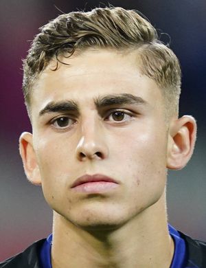 baixhuron's tweet photo. Pase lo q pase hay q estar orgullosos del mundial q están haciendo. Pero viendo los partidos, he encontrado a faltar a Fermin, me hubiesen sobrado Nico o Gavi x estado físico.
#España 
#mundialrtve
#FranciaEspaña 
#semifinalmundial
#mundialdefútbol2026 https://t.co/2oQzmjV2hN