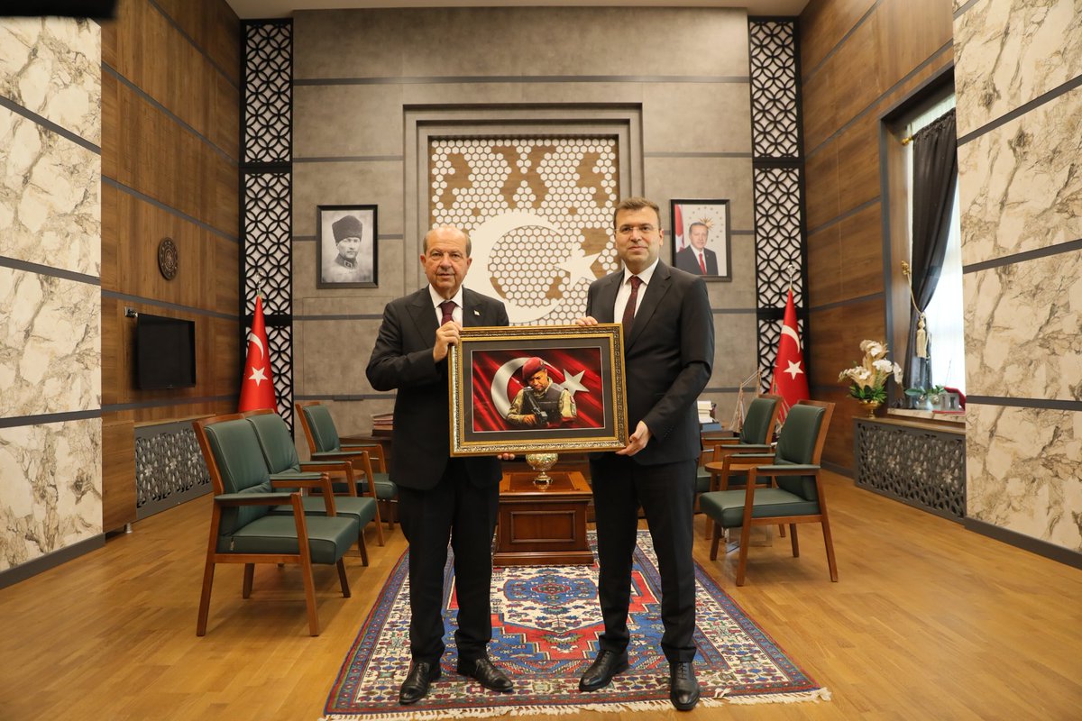 NedimAkmese's tweet photo. 📍 Valilik Makamı

15 Temmuz Demokrasi ve Milli Birlik Günü kapsamında gerçekleştirilecek programlara katılmak üzere ilimizi teşrif eden Kuzey Kıbrıs Türk Cumhuriyeti Beşinci Cumhurbaşkanı Sayın Ersin TATAR’ı Valiliğimizde misafir ettik.

Nazik ziyaretleri dolayısıyla Sayın Ersin TATAR’a teşekkür ediyorum.

#NiğdeValiliği
#15Temmuz

@ErsinrTatar