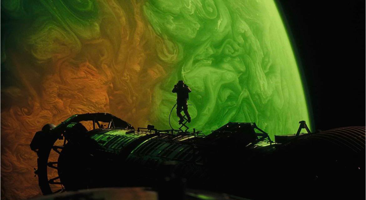 ragodyi's tweet photo. الحلو في الفيلم يقدّم لك جرعة جنون وجودي خارج عن المألوف؛ صراع علمي دقيق، ورعب العزلة، وعلاقة صداقة غريبة ومؤثرة تكسر كل قوانين الكون. https://t.co/wfv7GoSSRU