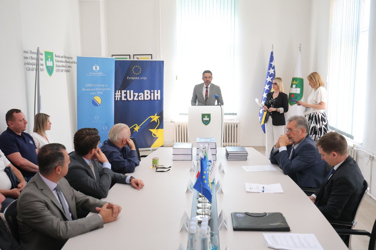 eubih's tweet photo. 5,000 citizens in Visoko will benefit from reliable access to drinking water thanks to a €1M grant from the EU thru #WBIF, plus support from @EBRD, bilateral donors &amp; City of Visoko. 

Today, contracts for the final phase of the Visoko Water Supply Project were signed! 

🇪🇺🤝🇧🇦 https://t.co/TW8L7SO18k