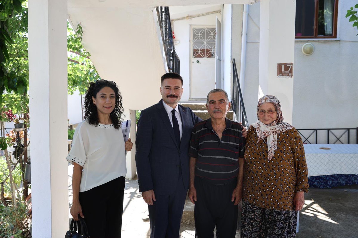 Gokceada_K's tweet photo. 🇹🇷 Kaymakamımız Sayın Osman Acar’dan Gönüllere Dokunan Ziyaretler

Kaymakamımız Sayın Osman Acar, vatandaşlarımızla gönül bağını güçlendirmeye yönelik hane ziyaretlerini sürdürüyor. https://t.co/mItmRMcn9J