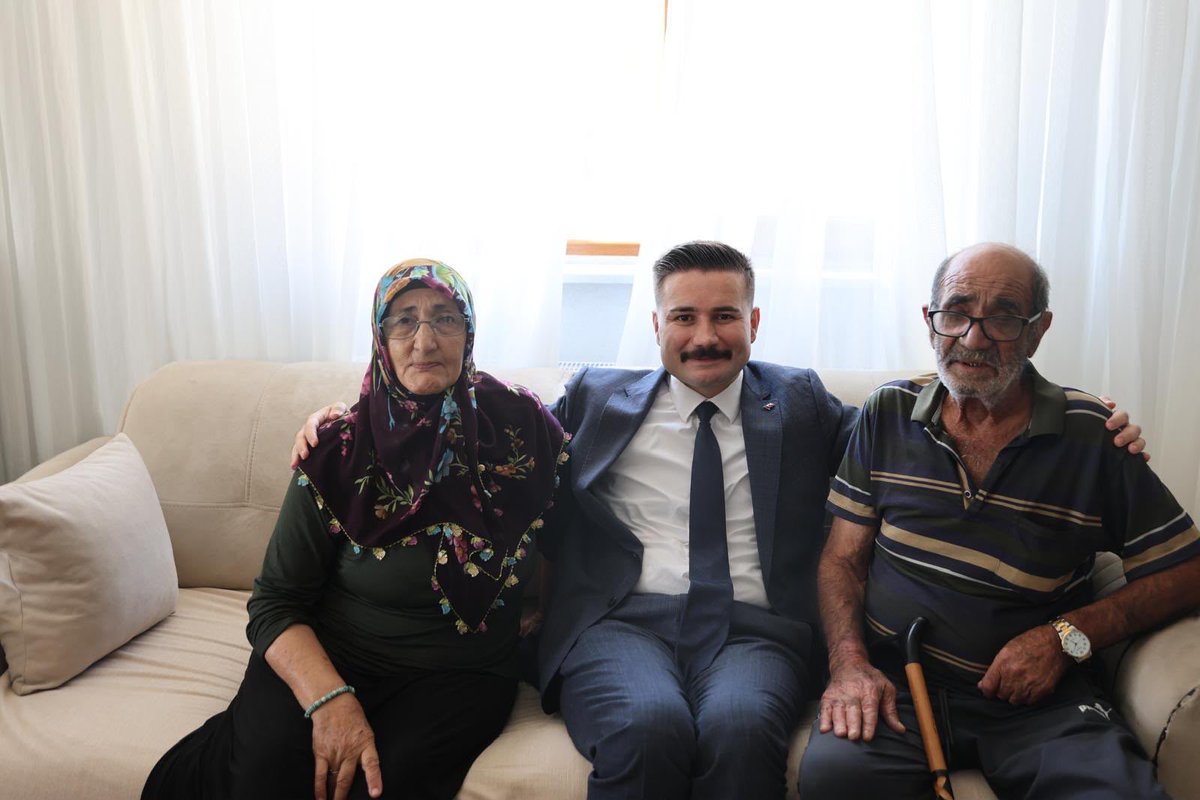 Gokceada_K's tweet photo. 🇹🇷 Kaymakamımız Sayın Osman Acar’dan Gönüllere Dokunan Ziyaretler

Kaymakamımız Sayın Osman Acar, vatandaşlarımızla gönül bağını güçlendirmeye yönelik hane ziyaretlerini sürdürüyor. https://t.co/mItmRMcn9J