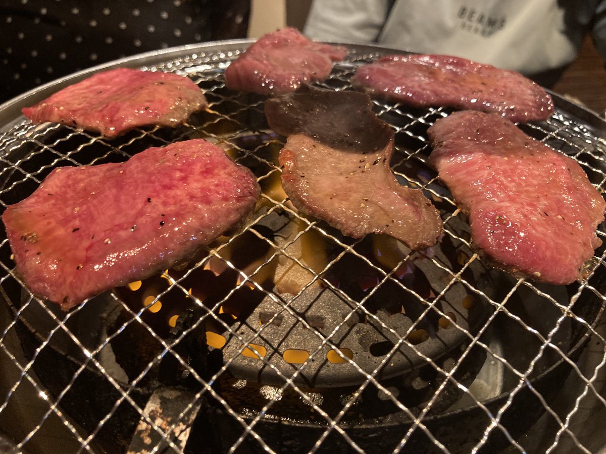 Aileen74841944's tweet photo. 晩ごはぬ🥩

最後にサービスのパパパパイナポー！と抹茶ソフト！

ダイスライ！🍚我慢した‼︎ｴﾗｲ https://t.co/2N1odanEXQ