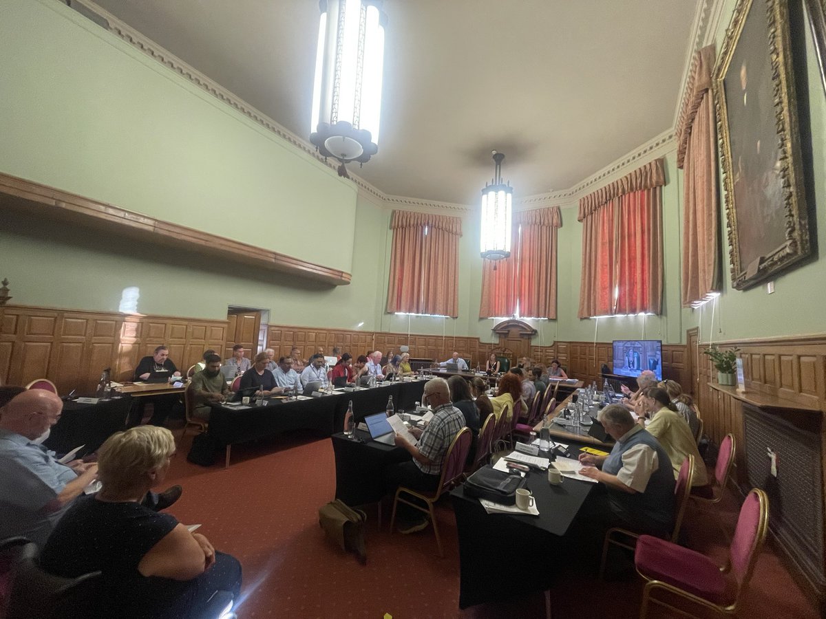 philwj_'s tweet photo. Full meeting of the city council tonight for me instead of the first World Cup semi final. And there’s no air con in the Guildhall #LDReporter https://t.co/8kLvNLAFys
