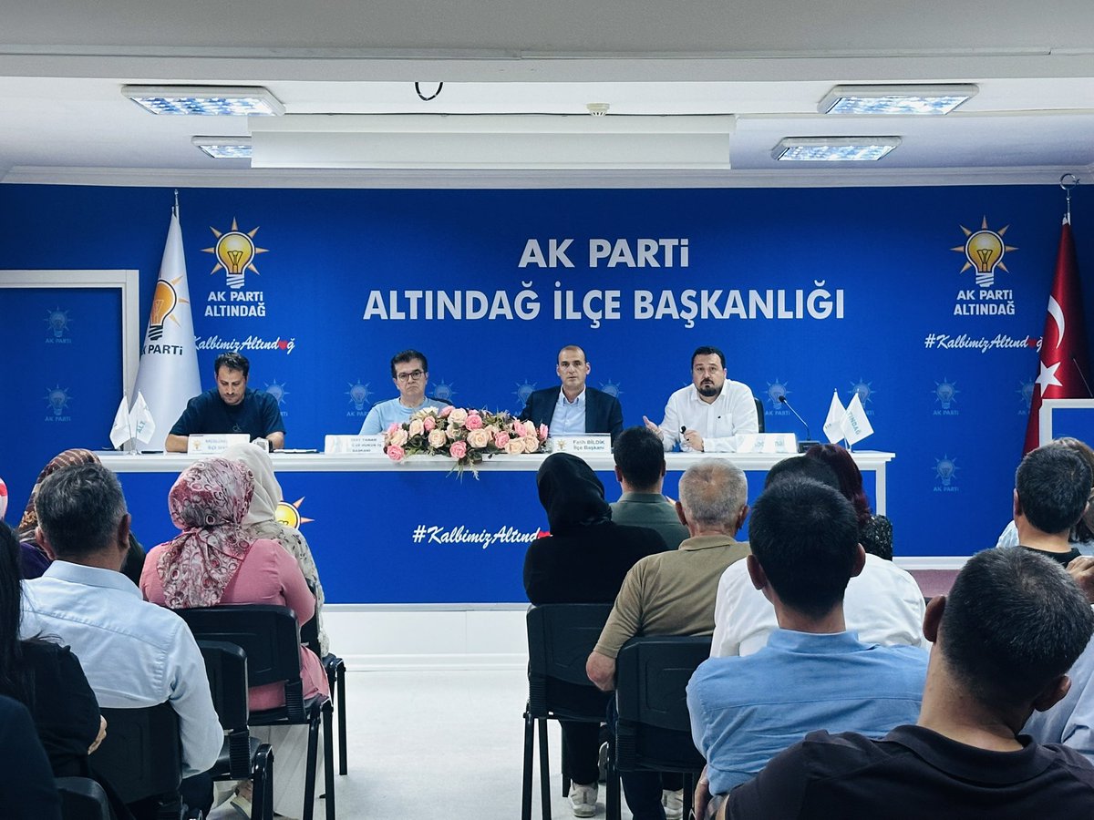 Fatih__Bildik's tweet photo. Haftalık Olağan İlçe Yönetim Kurulu Toplantımızı, İl Koordinatörlerimiz Sn. @sahinsahin06 ve Yönetim Kurulu Üyelerimizin katılımlarıyla gerçekleştirdik.

#KalbimizAltındağ 

@RTErdogan 
@hakanhanozcan https://t.co/rYnmA12Hvp