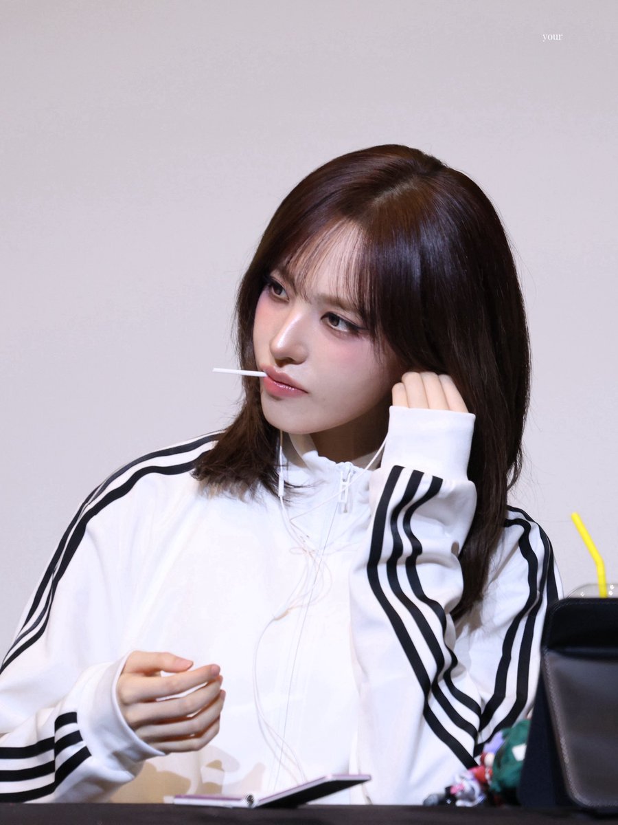 fallinive04's tweet photo. 260228 

#LIZ #리즈 #IVE #아이브 https://t.co/wJ8ApLesm8