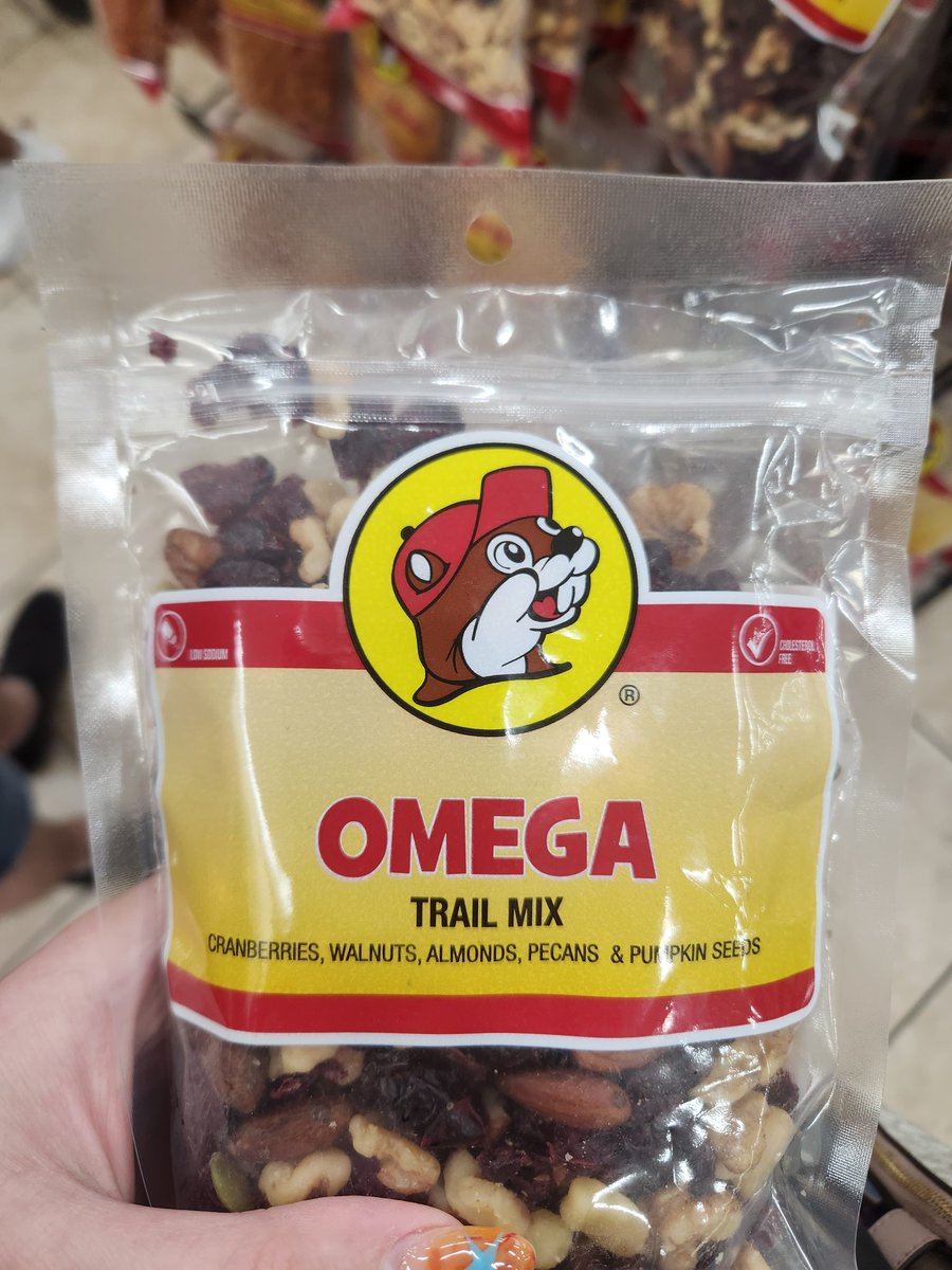 AKaylaInTime's tweet photo. tuh,,,, of course they sell this kinda trail mix for an alpha like me to enjoy,,, other betas wouldn't understand https://t.co/ksGbxxuSvU