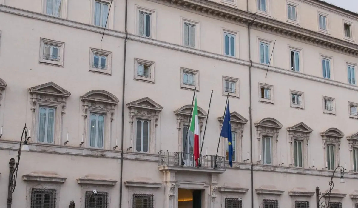 Italpress's tweet photo. Il Consiglio dei Ministri approva il nuovo ddl Sicurezza. Piantedosi “Fermo preventivo esteso anche ai minori” https://t.co/U19f6ZdAjL https://t.co/FRtRvgMBVP