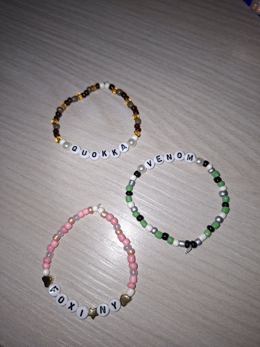 doppiaenne_'s tweet photo. Ciao! Sto vendendo su VINTED braccialetti creati da me sugli STRAY KIDS; scrivendomi in privato potete richiederne di PERSONALIZZATI completamente, con scritta, colori ed eventuali accessori. 
Realizzazione in 24H e spedizione con IMBALLAGGIO NUOVO! #straykids #straykidsitalia https://t.co/GyImWXbut3