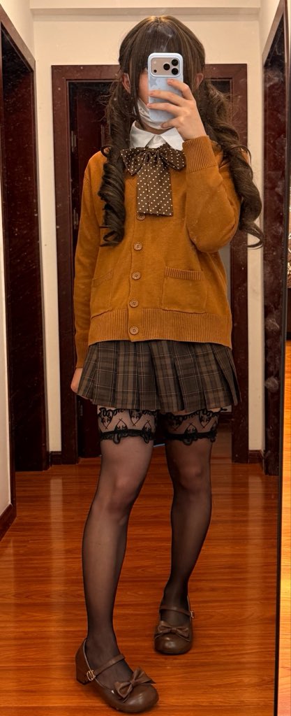 cheese8anana's tweet photo. 主播终于露脚了 可是jio怎么会这么大被茶到痉挛了变成鸡脚惹不会塌房吧 （足控慎看）🥹😈 https://t.co/mpn3tn67jo