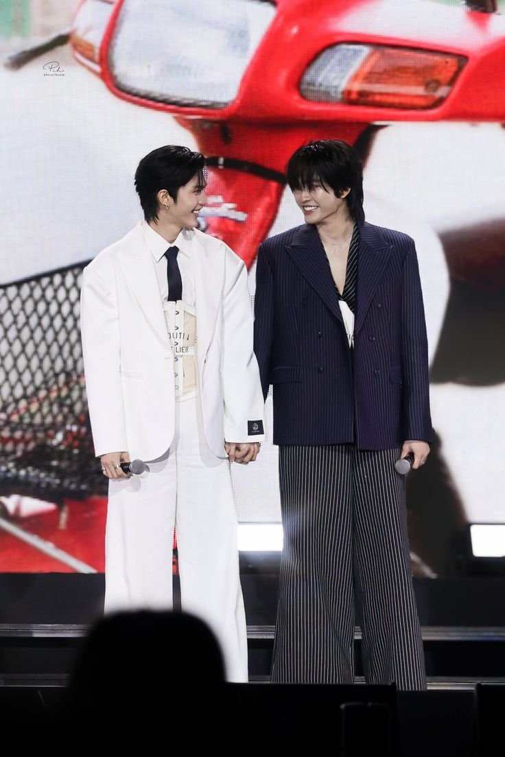 Blossomplays12's tweet photo. A thread of AouBoom holding eachother cause they are allergic to letting go
#AouBoom #aou_tnbknr #besevboom https://t.co/BKoS0tPKAz