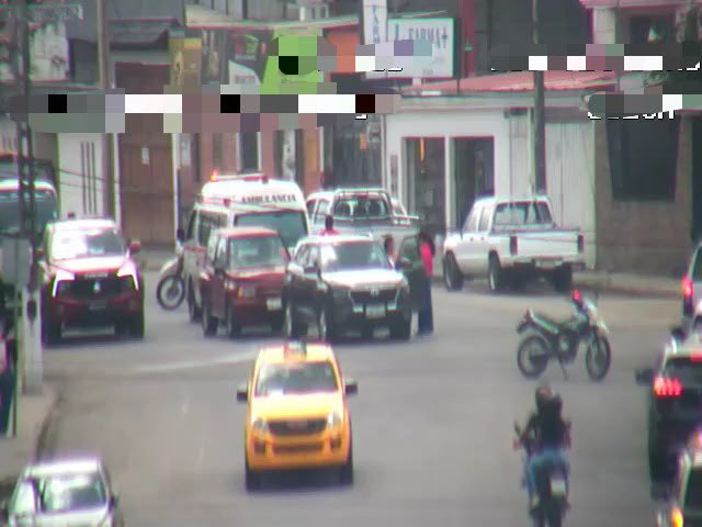ECU911Machala1's tweet photo. 📍#Loja | Mediante la #LíneaÚnicaParaEmergencias 9-1-1 se reportó un siniestro de tránsito entre vehículos en la av. Salvador Bustamante Celi y Julio Jaramillo, sector La Inmaculada.

🚑🚔 Desde el #ECU911 se coordinó la atención de la emergencia con @Salud_Ec y UCOT para brindar asistencia oportuna a las personas involucradas.