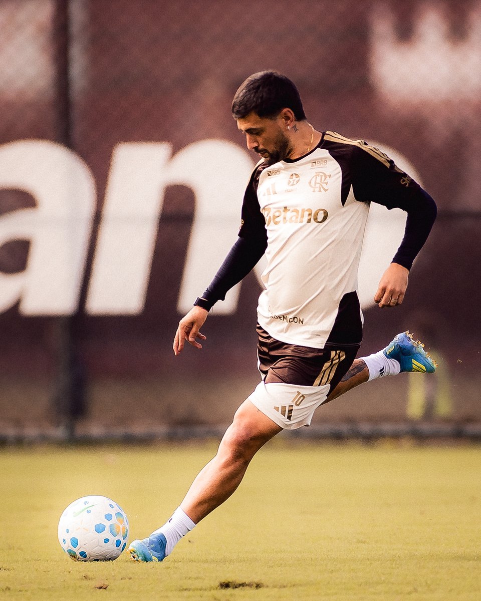 Flamengo_en's tweet photo. Arrasca's back at the Ninho 🙌 https://t.co/uWz13dijab